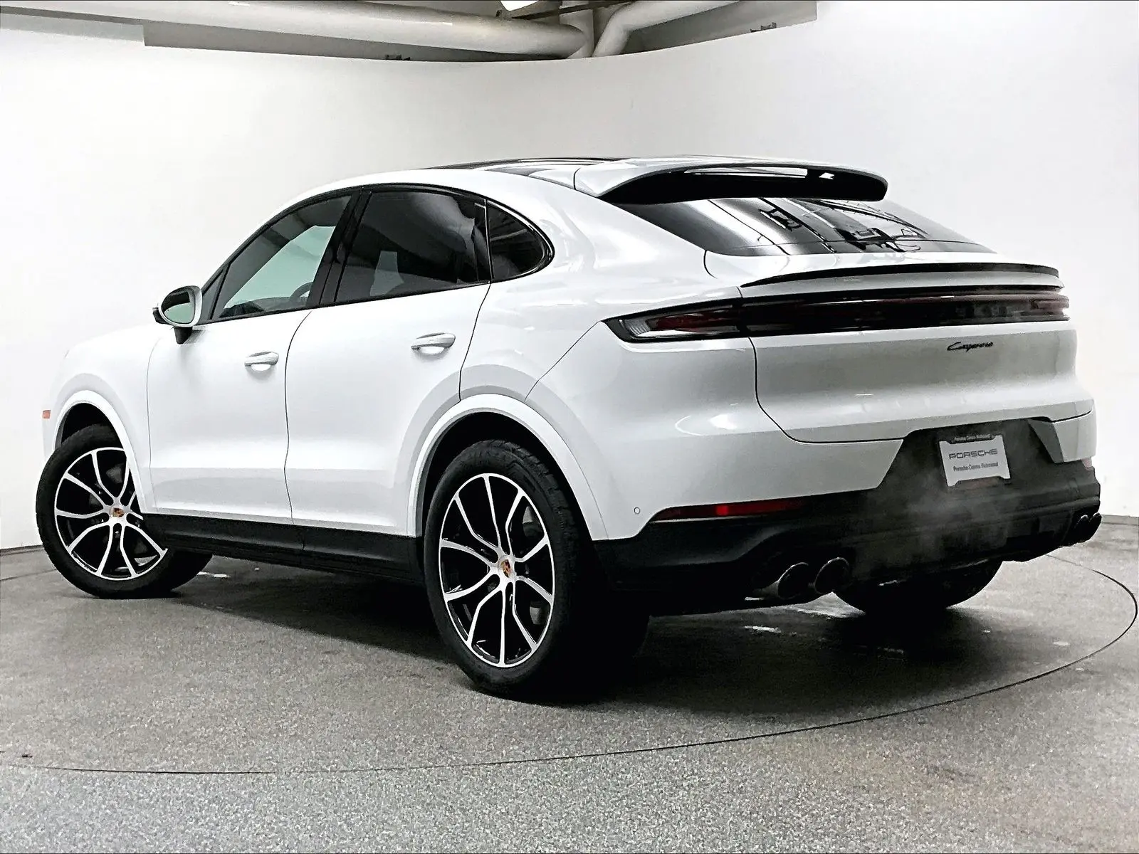 2026 Porsche Cayenne Base photo 4