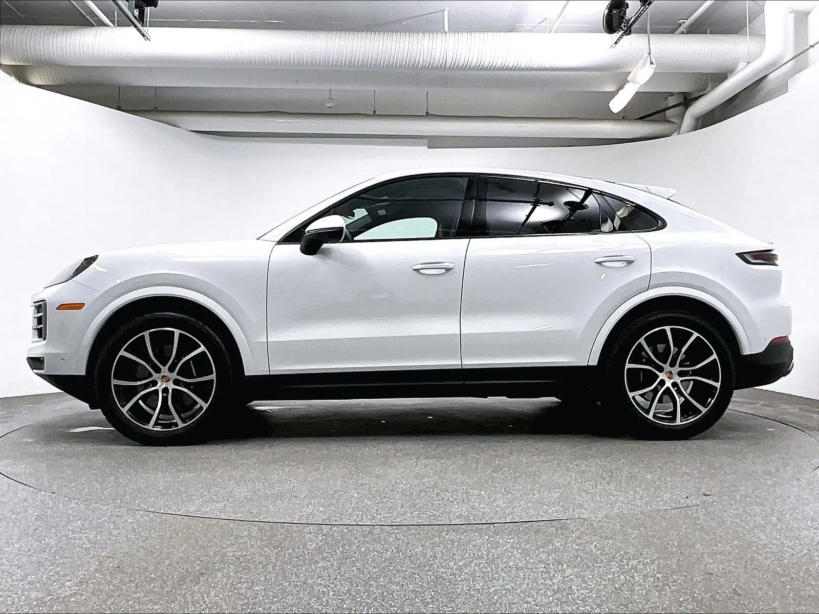 2026 Porsche Cayenne Base photo 3