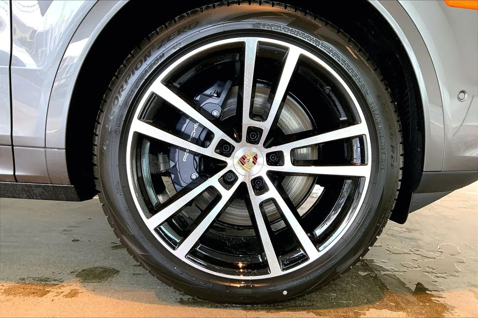 2026 Porsche Cayenne Base photo 3