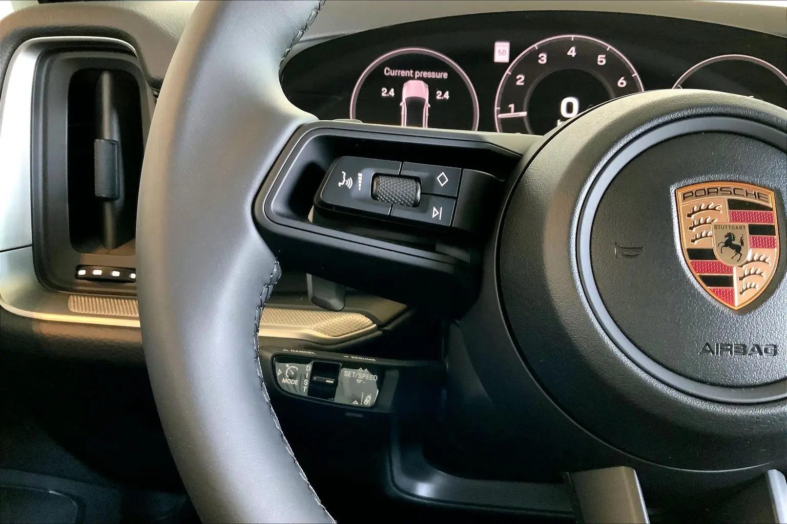 2026 Porsche Cayenne Base photo 4