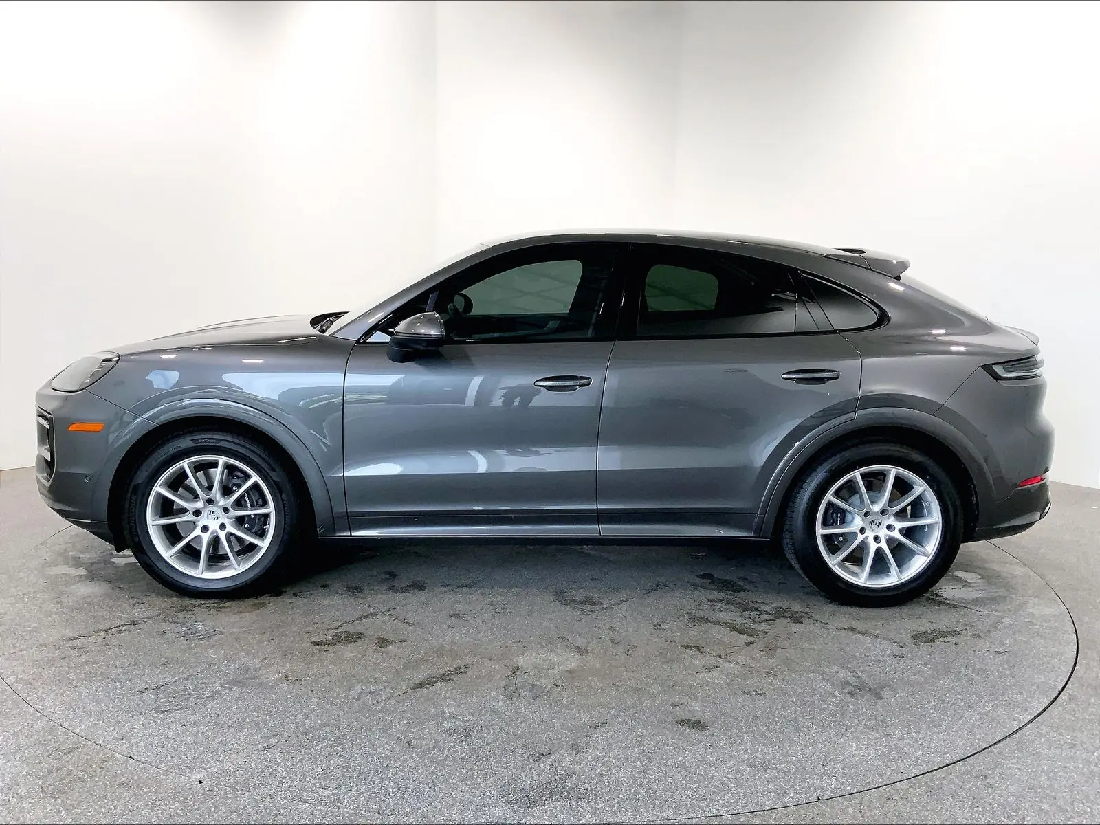 2026 Porsche Cayenne Base photo 3