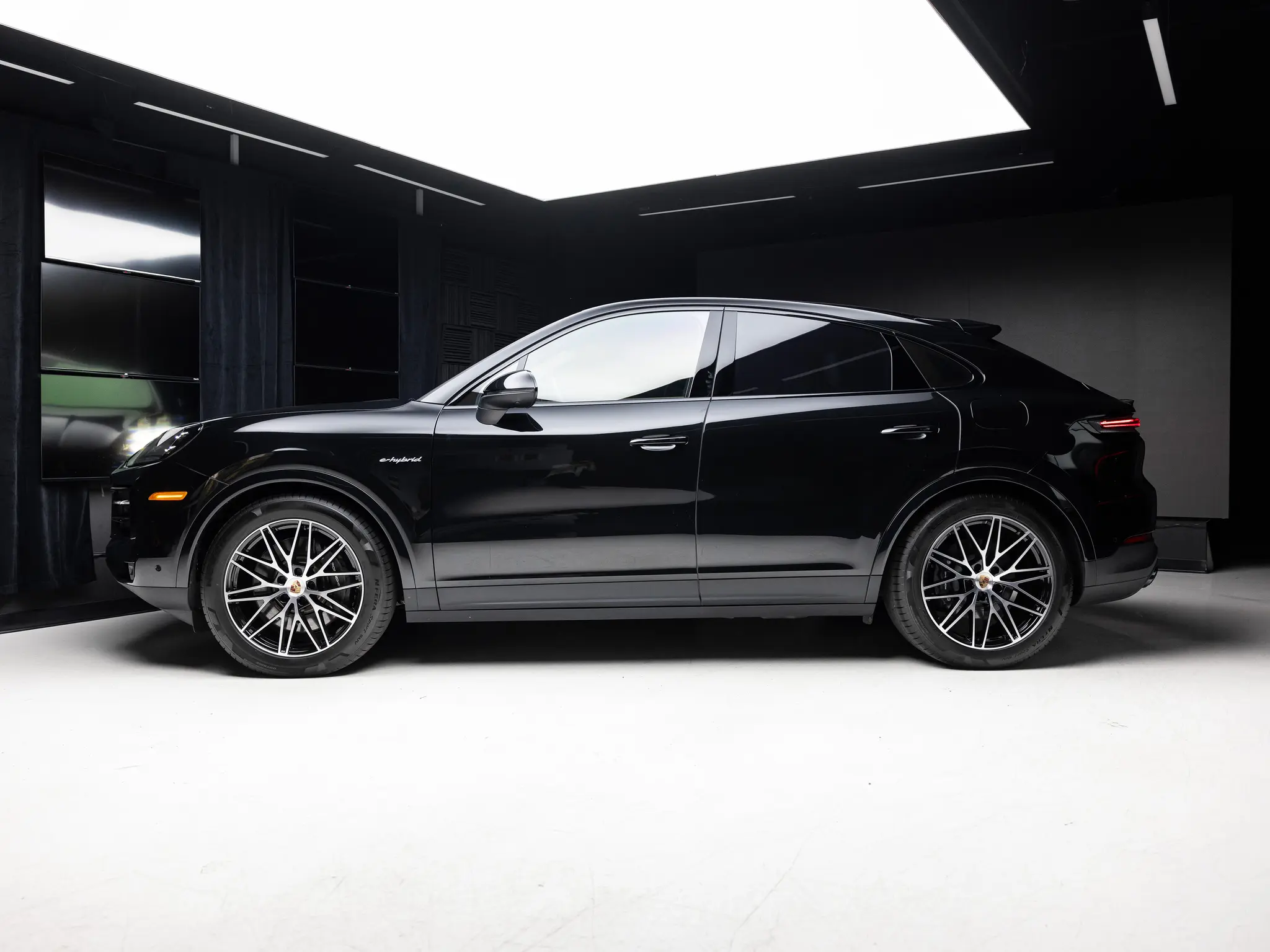 2026 Porsche Cayenne E-Hybrid photo 5