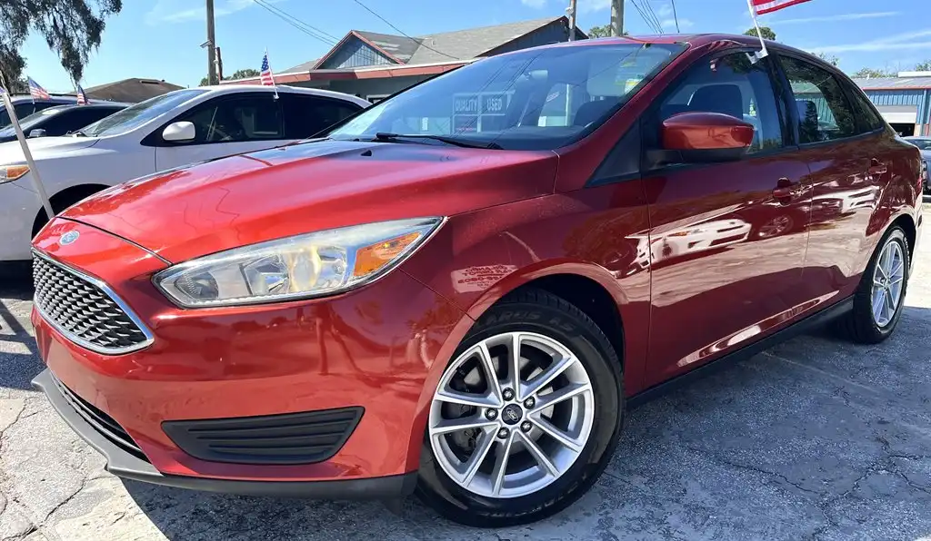 2018 Ford Focus Sedan SE's photo
