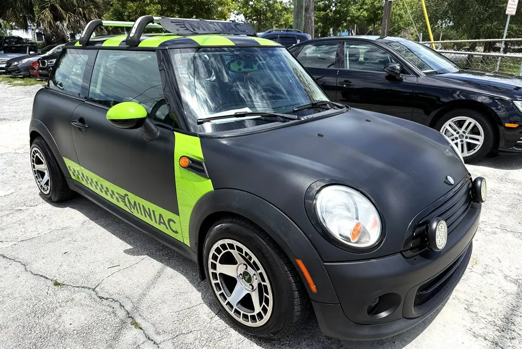 2013 MINI Cooper Base photo 3