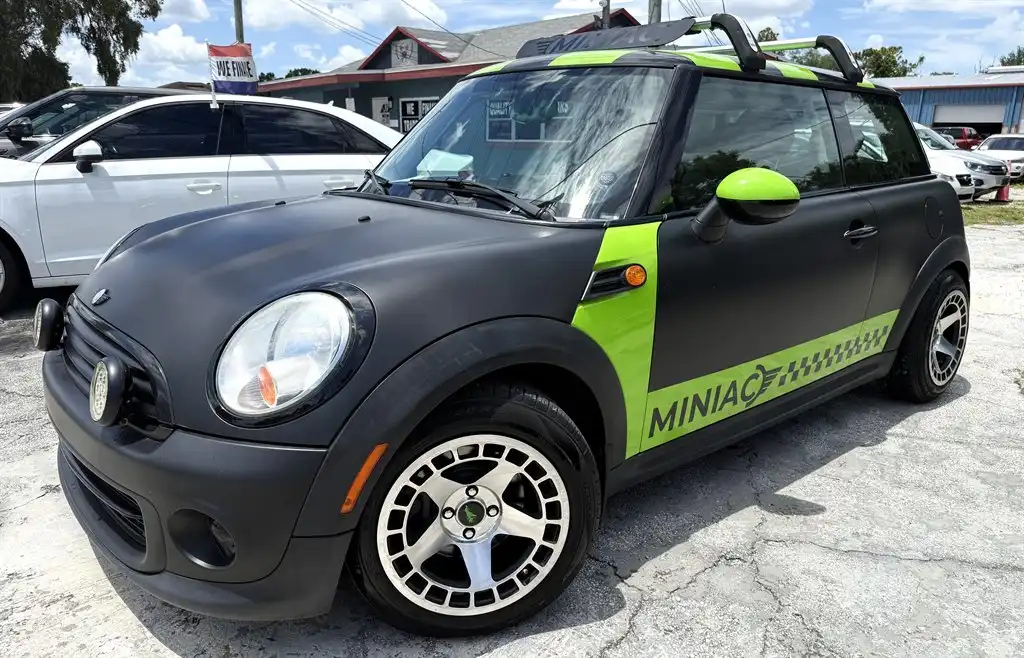 2013 MINI Cooper Base's photo