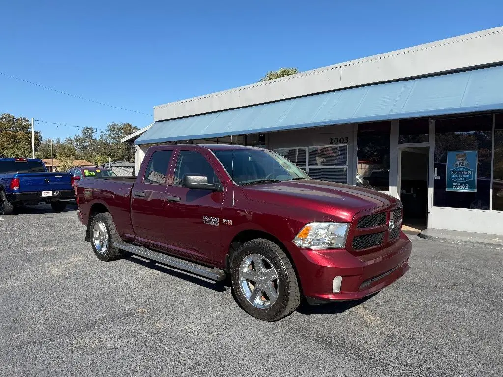 2016 RAM 1500 Express Quad Cab 6'4 photo 3