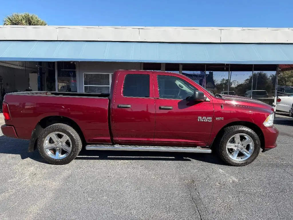 2016 RAM 1500 Express Quad Cab 6'4 photo 4