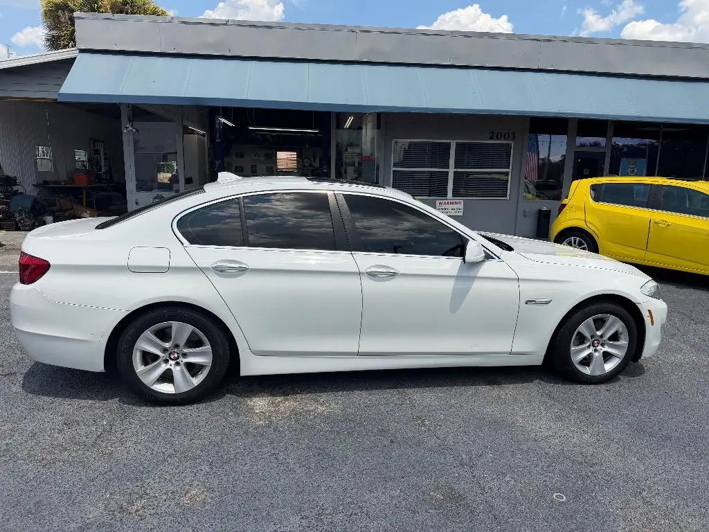 2012 BMW 5 Series 528i Sedan photo 4