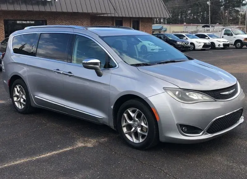 2018 Chrysler Pacifica Limited photo 3