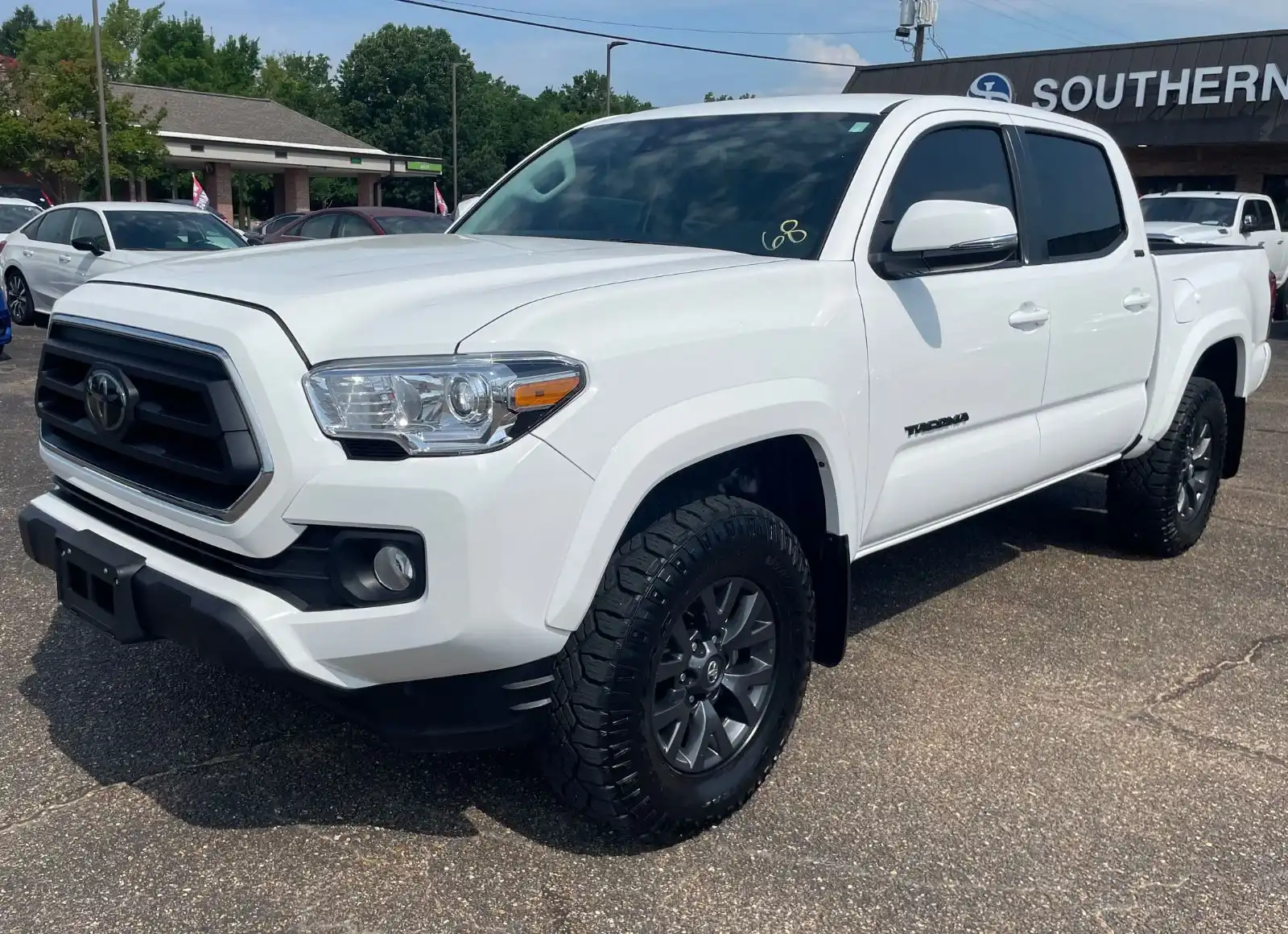 2023 Toyota Tacoma SR5 Double Cab 4WD V6 Auto Short Bed's photo