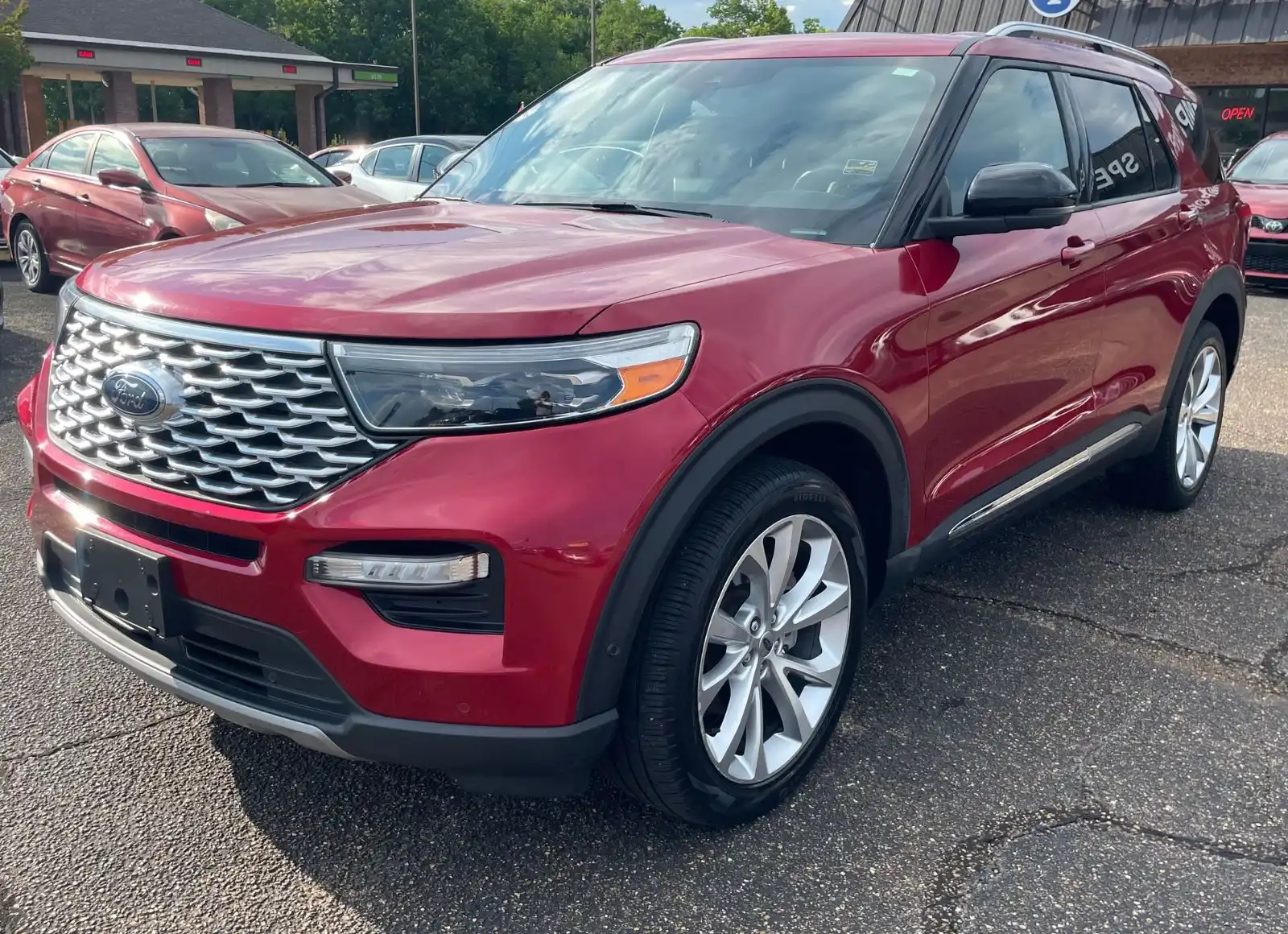 2022 Ford Explorer Platinum 4WD's photo