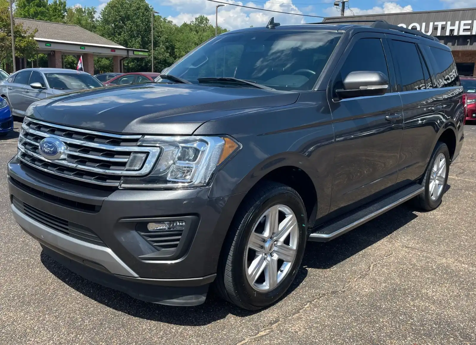 2020 Ford Expedition XLT's photo
