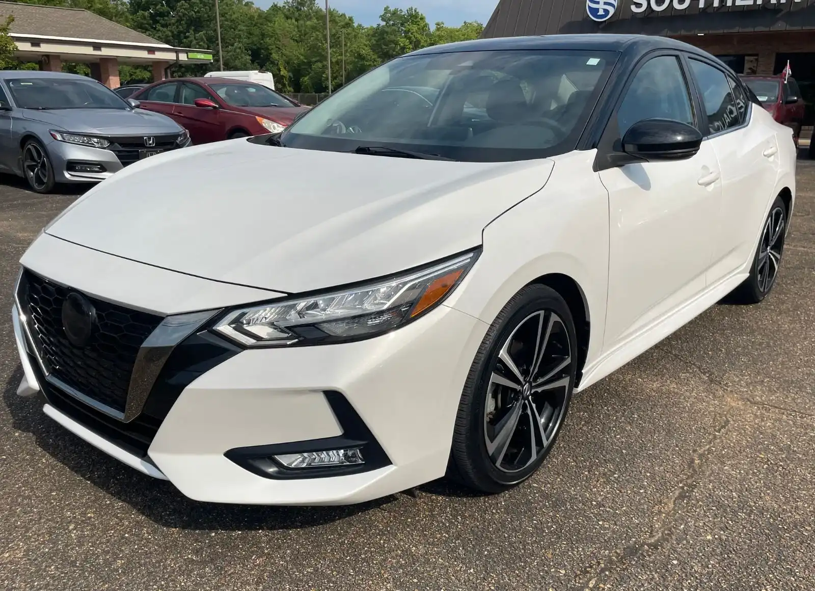 2022 Nissan Sentra SR CVT's photo