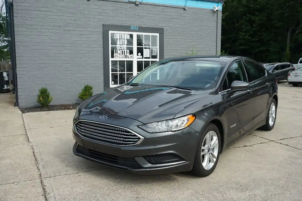 2018 Ford Fusion SE's photo