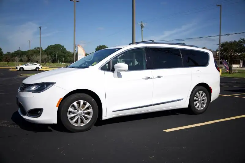 2018 Chrysler Pacifica Touring L's photo