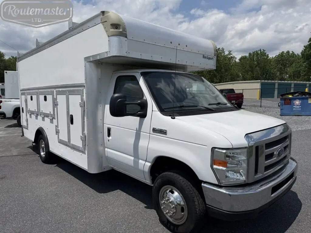 2017 Ford E-Series DRW E-450 Super Duty 158 in WB photo 1