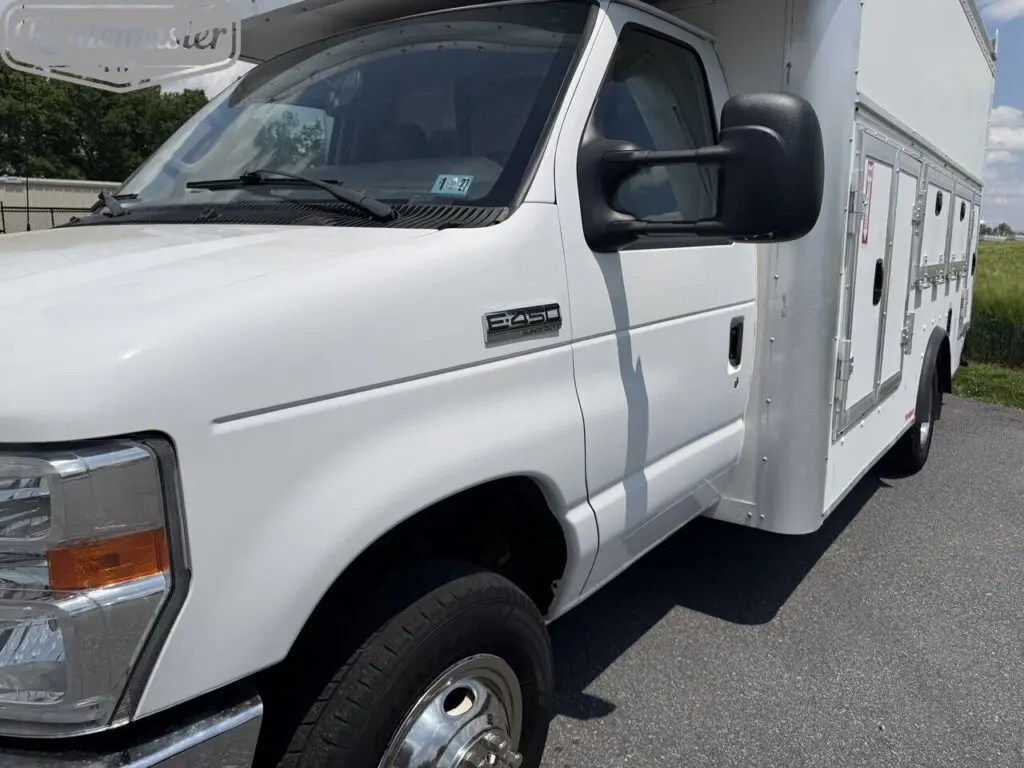 2017 Ford E-Series DRW E-450 Super Duty 158 in WB photo 4