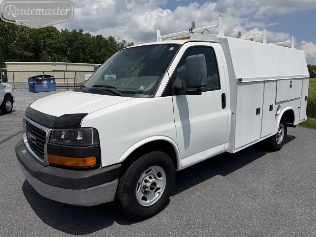 2010 GMC Savana's photo
