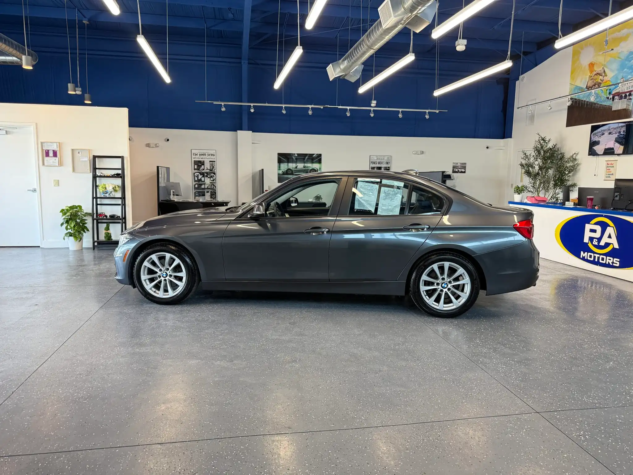 2018 BMW 3 Series 320i Sedan's photo