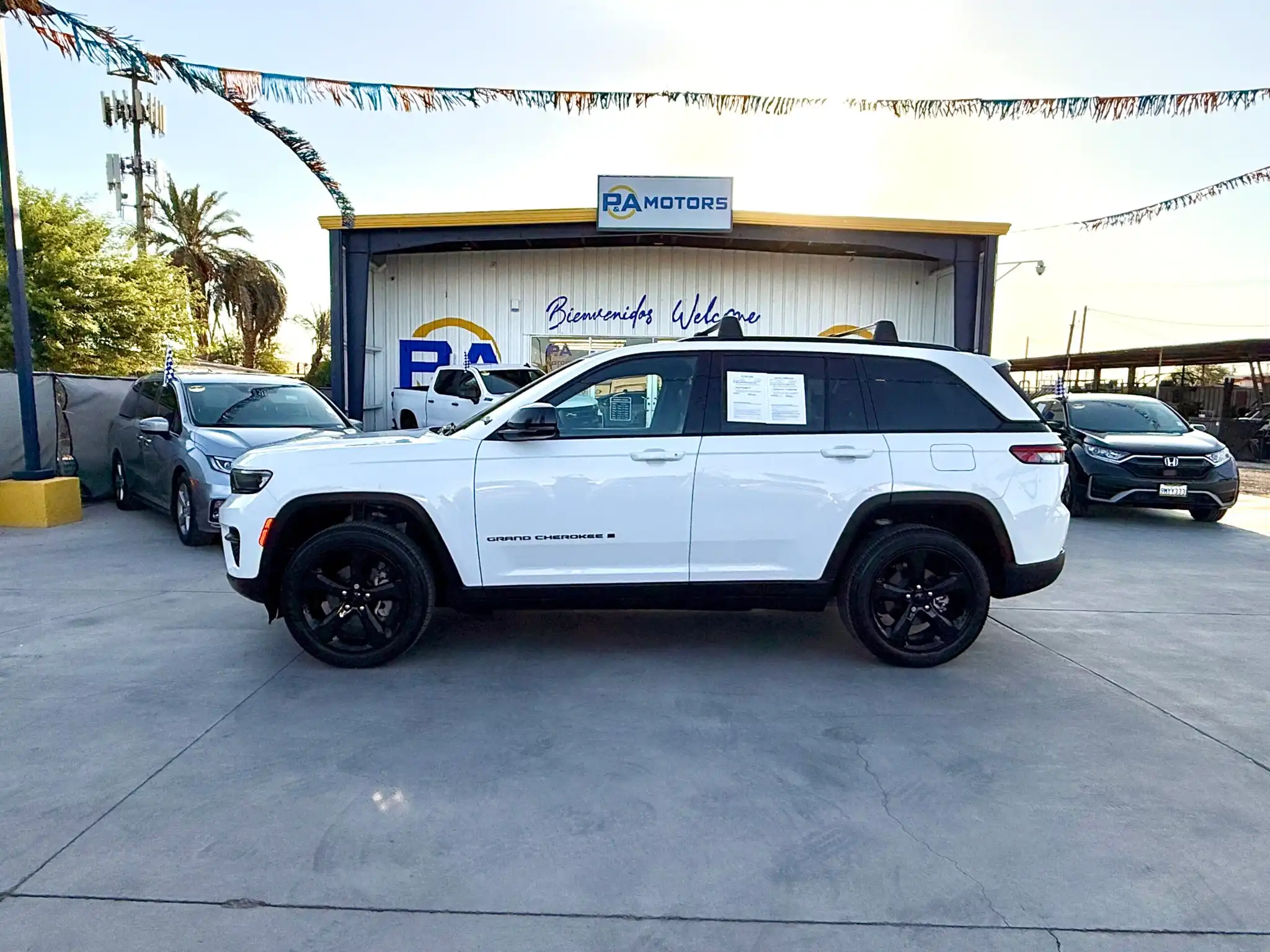 2023 Jeep Grand Cherokee Altitude 4WD's photo