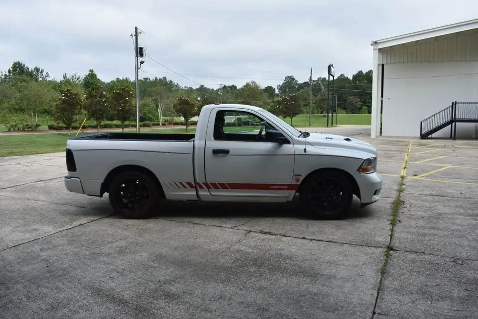 2011 RAM 1500 ST Regular Cab SWB photo 4