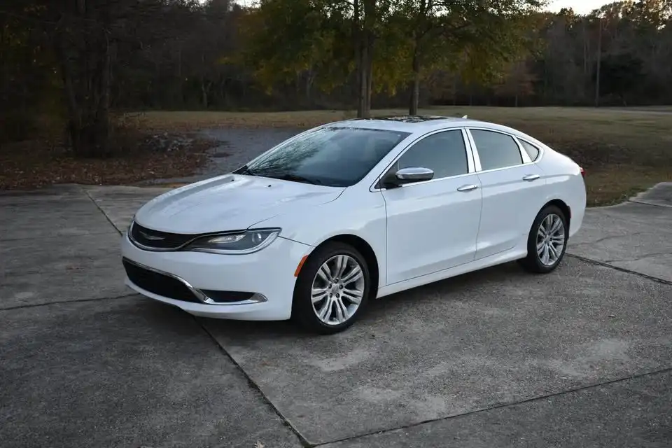 2016 Chrysler 200 Limited's photo