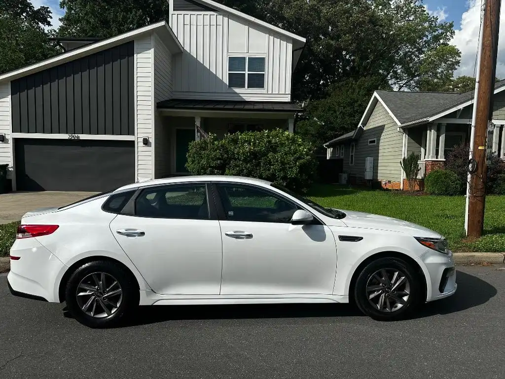 2020 Kia Optima LX AT's photo
