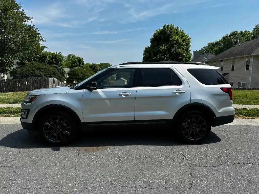 2017 Ford Explorer XLT 4WD's photo