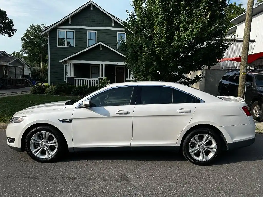 2014 Ford Taurus SEL FWD's photo
