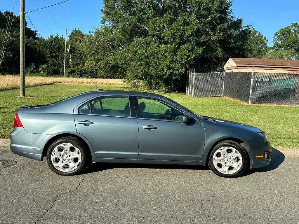 2011 Ford Fusion I-4 SE's photo