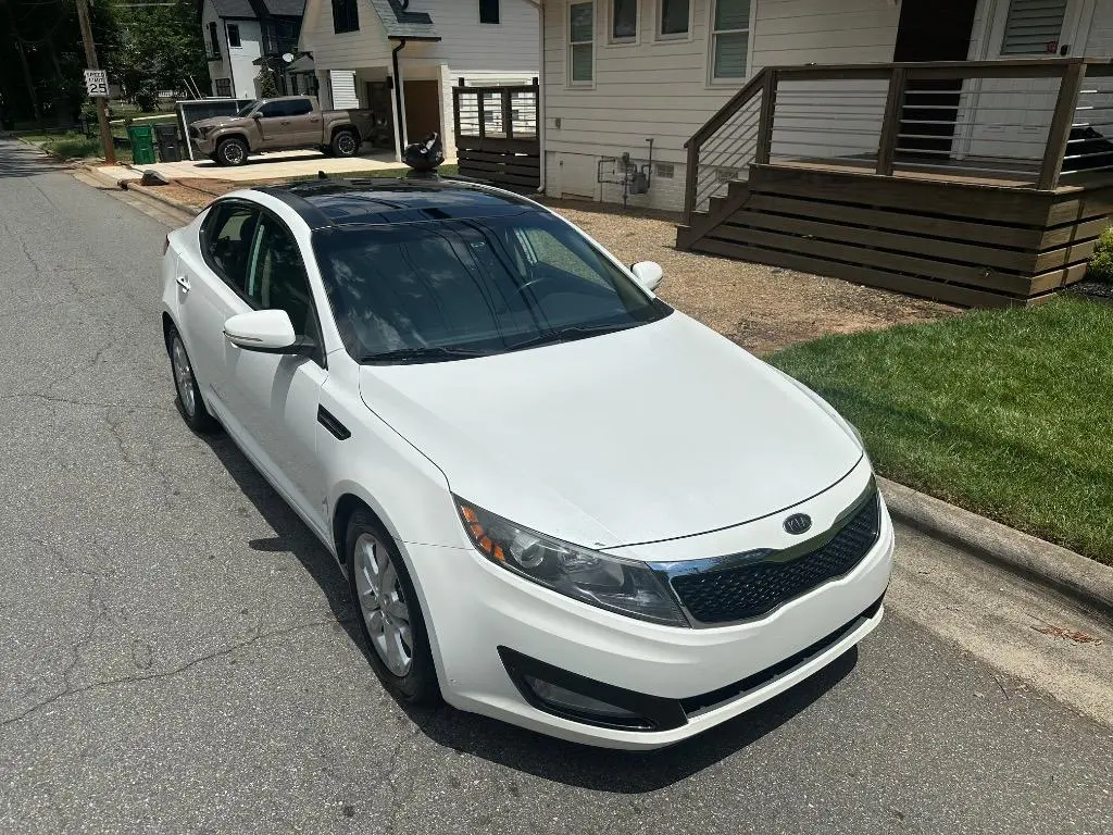 2012 Kia Optima EX AT photo 3
