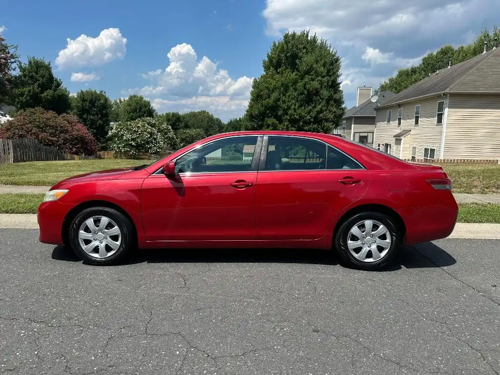 2011 Toyota Camry 2.5 Auto LE's photo