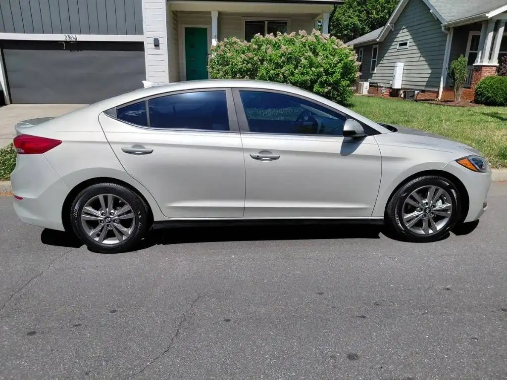 2017 Hyundai Elantra 2.0 Limited A/T's photo