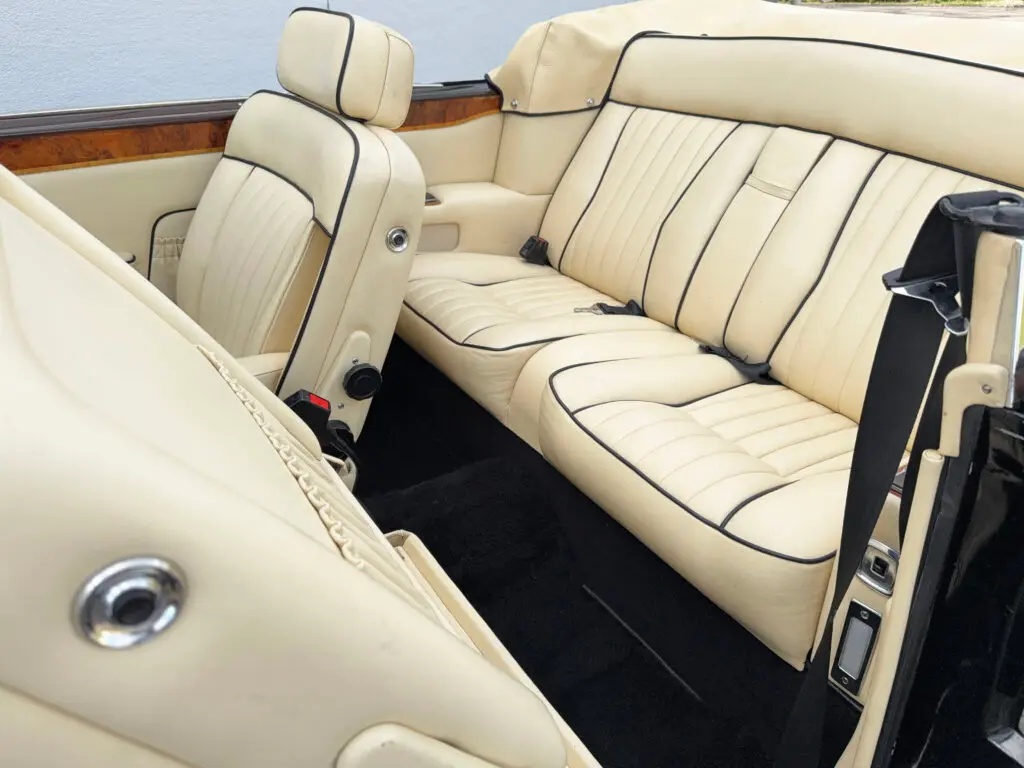 1985 Rolls-Royce Corniche convertible photo 4