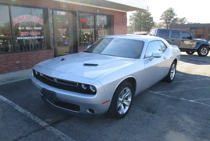 2022 Dodge Challenger SXT Auto's photo