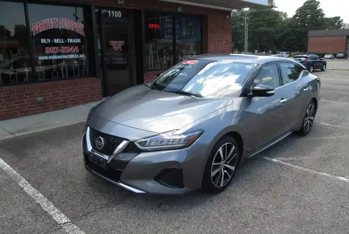 2022 Nissan Maxima SV's photo