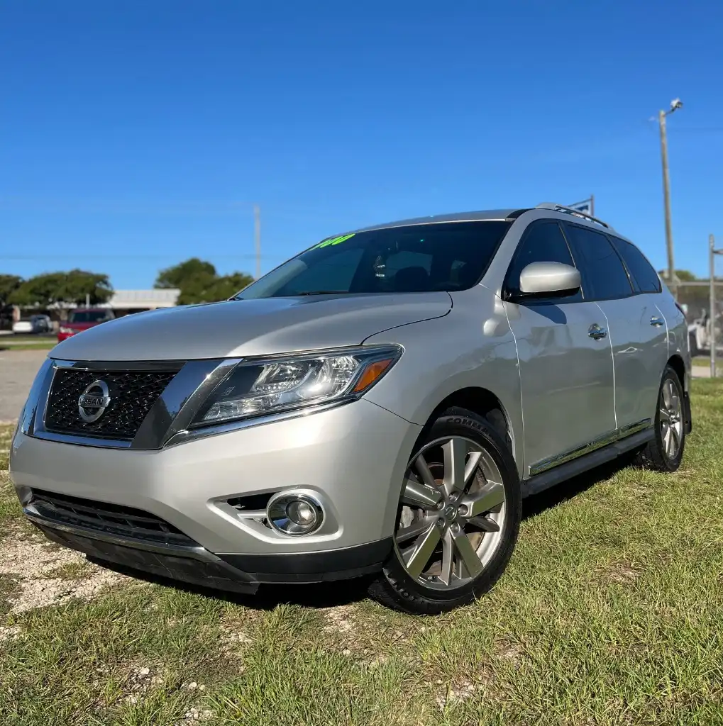 2015 Nissan Pathfinder Platinum FWD's photo