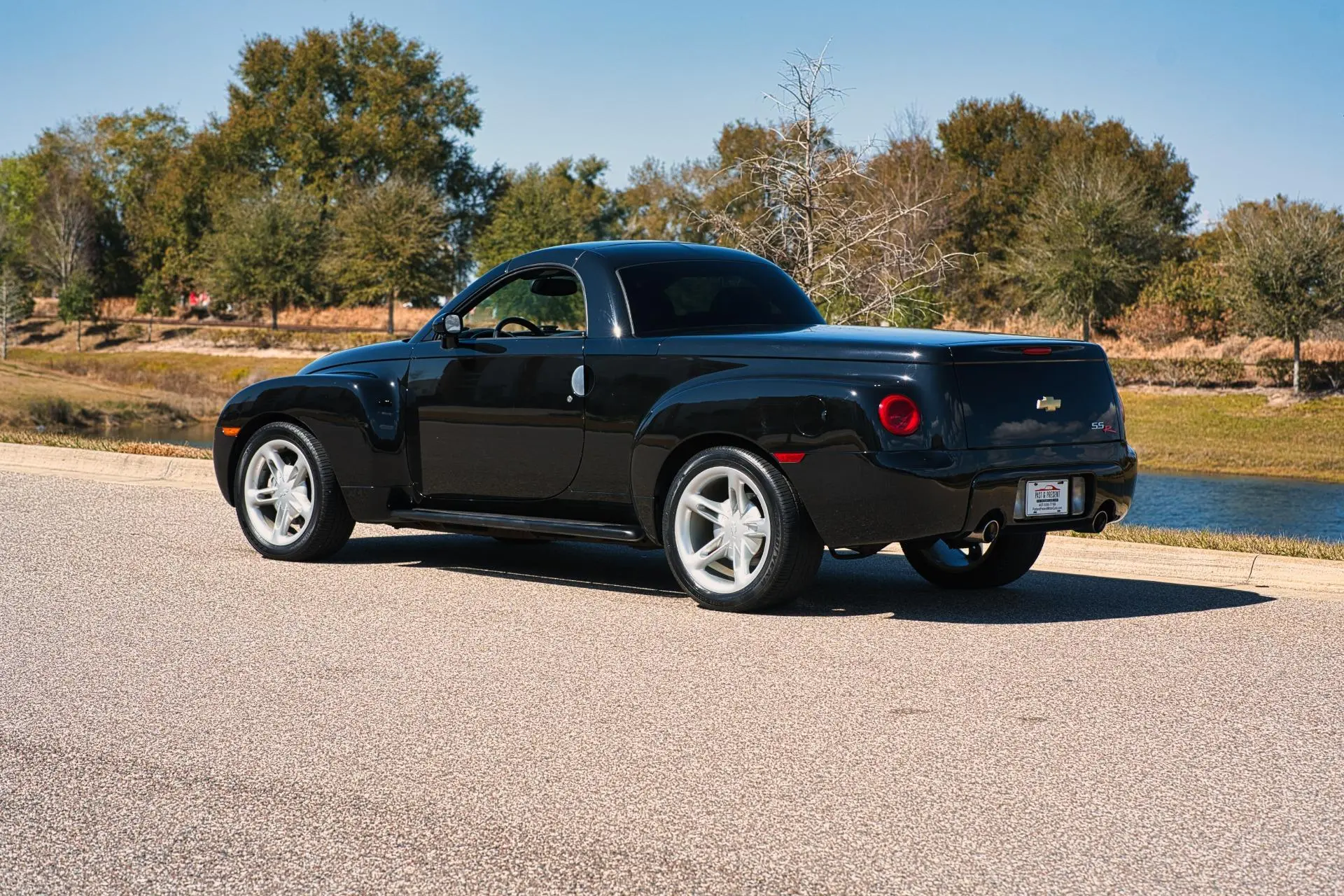 2004 Chevrolet SSR LS photo 3