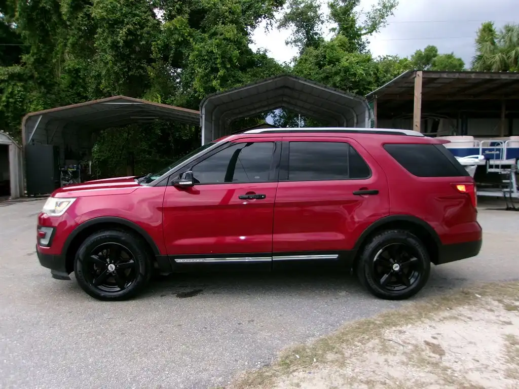 2017 Ford Explorer XLT 4WD's photo