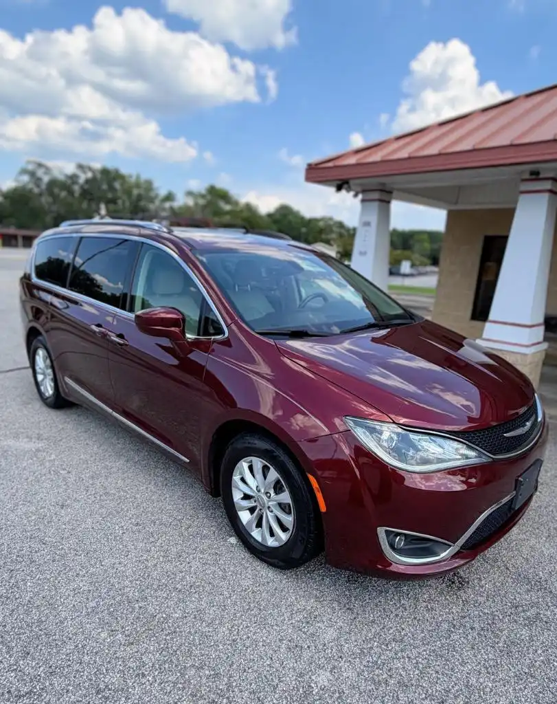 2018 Chrysler Pacifica Touring L Plus's photo