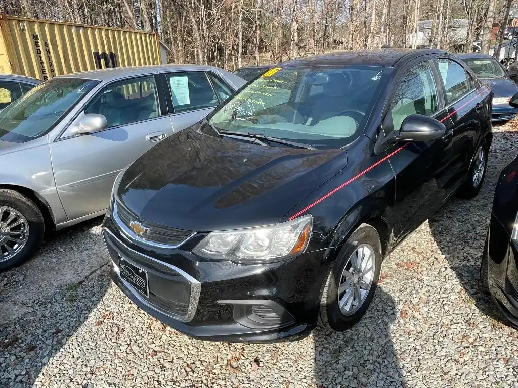 2017 Chevrolet Sonic LT Sedan Auto's photo