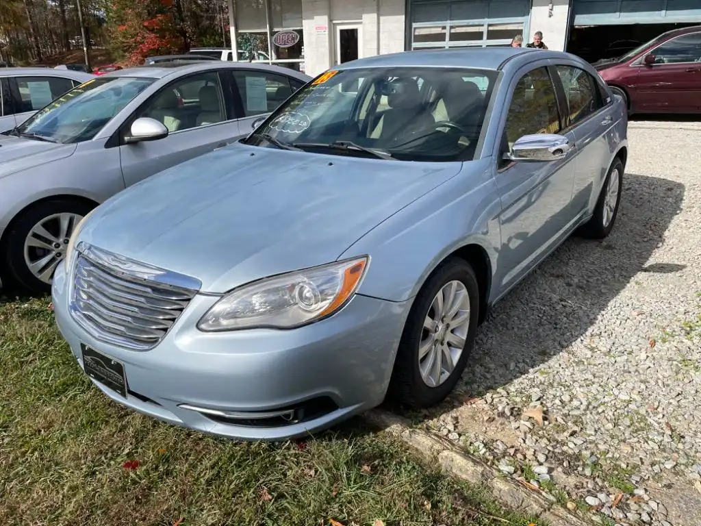 2013 Chrysler 200 Limited's photo