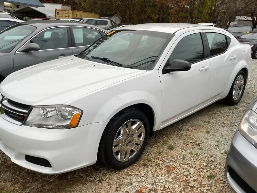 2014 Dodge Avenger SE's photo