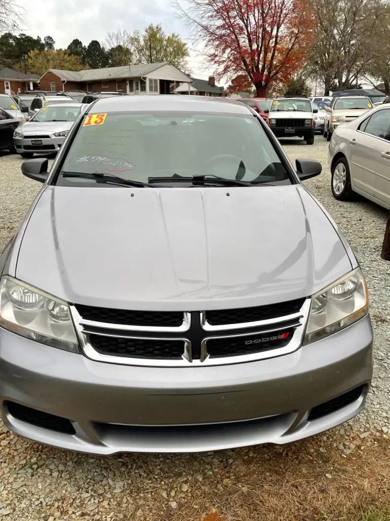 2013 Dodge Avenger SE photo 3