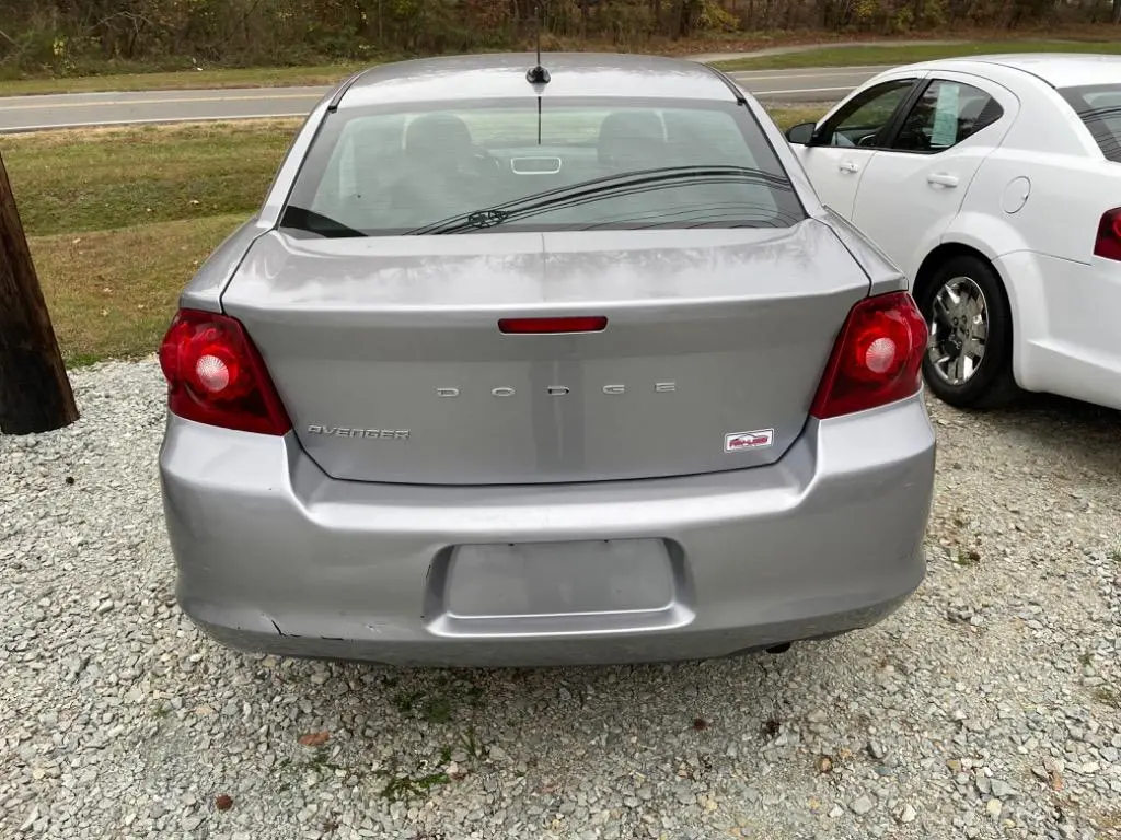 2013 Dodge Avenger SE photo 4
