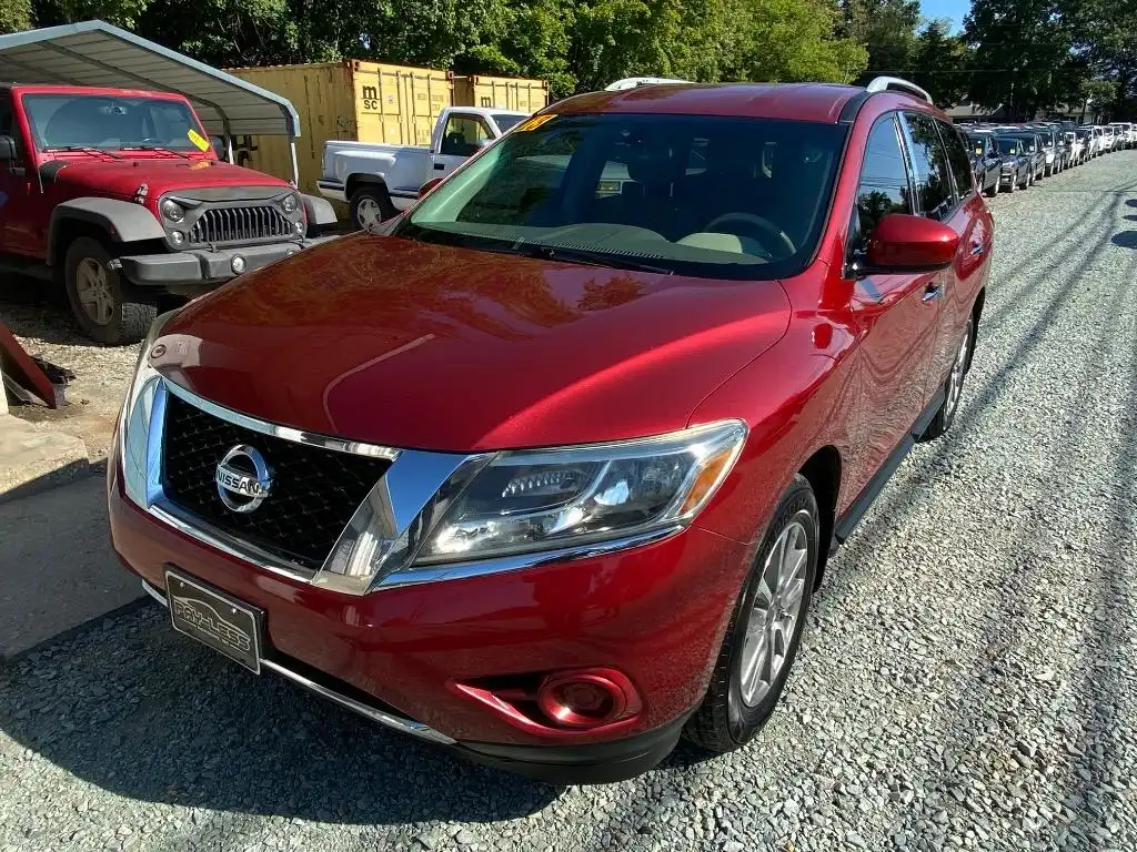 2013 Nissan Pathfinder SV FWD's photo