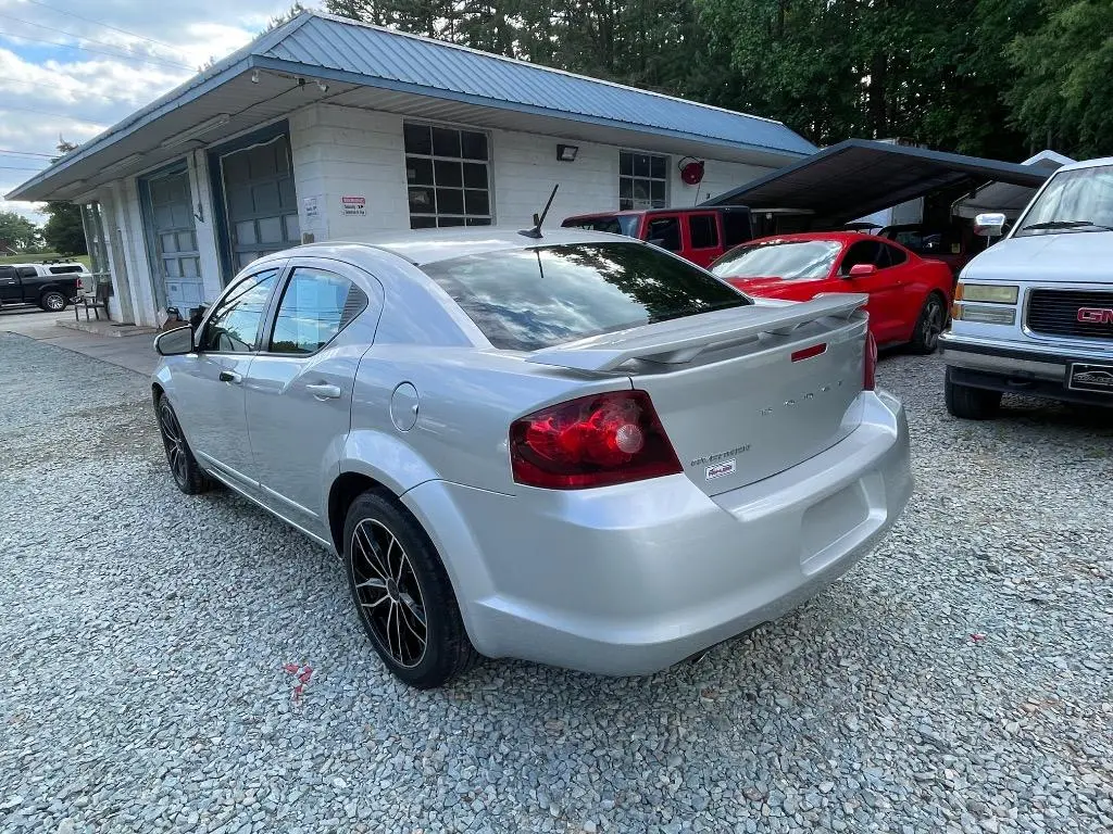 2012 Dodge Avenger SXT Plus photo 3
