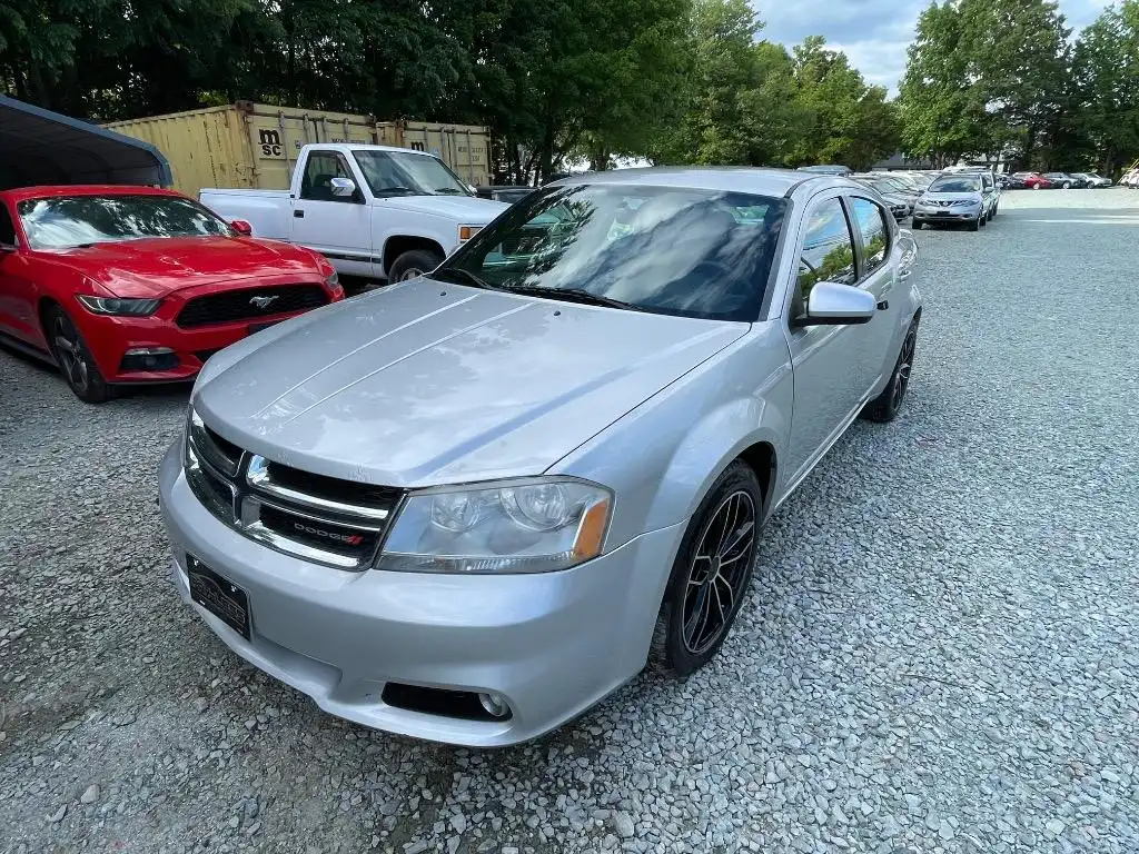 2012 Dodge Avenger SXT Plus's photo