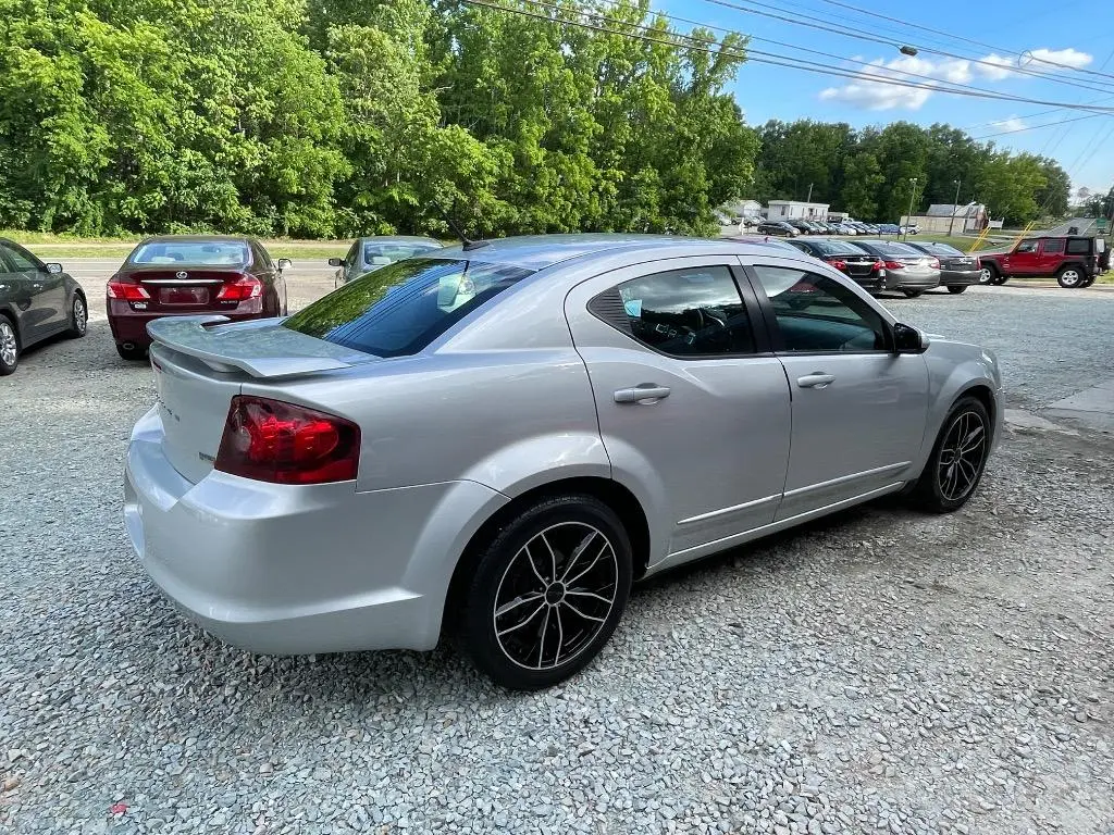 2012 Dodge Avenger SXT Plus photo 4