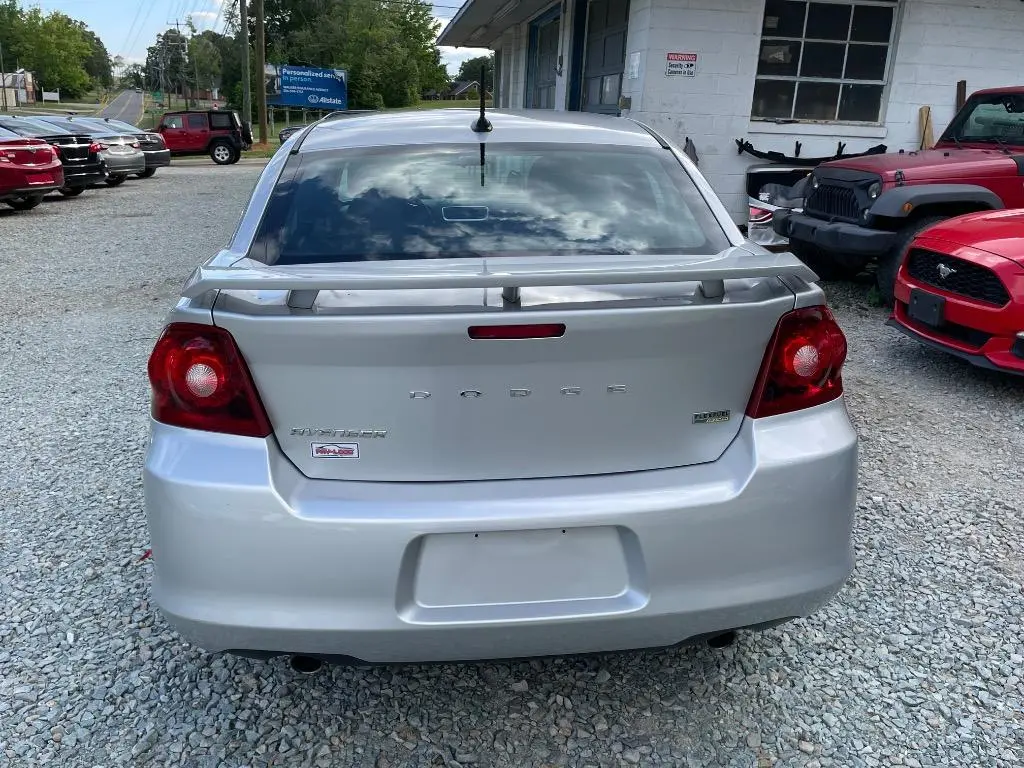 2012 Dodge Avenger SXT Plus photo 5